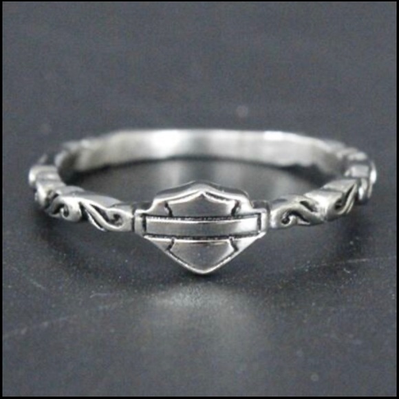 Women’s shield ring size - Picture 2 of 3